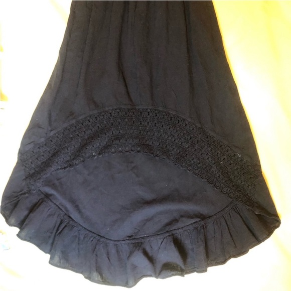 Elegant Black Off-Shoulder Dress - Picture 4 of 9